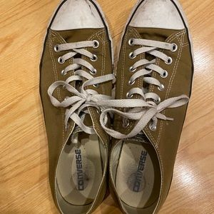 Converse low top Chuck Taylor-style canvas sneakers